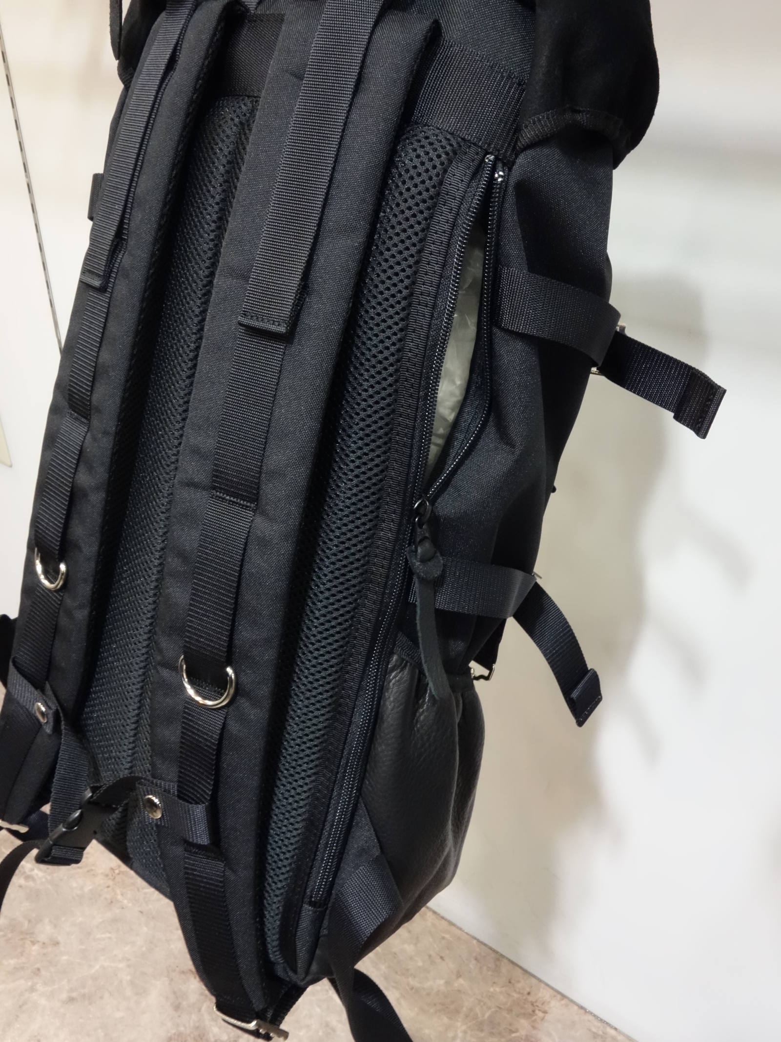 DECADE レザー バックパック DCD-01130S DECADE - オイルドレザー バックパック / DCD-01130B | LUKE